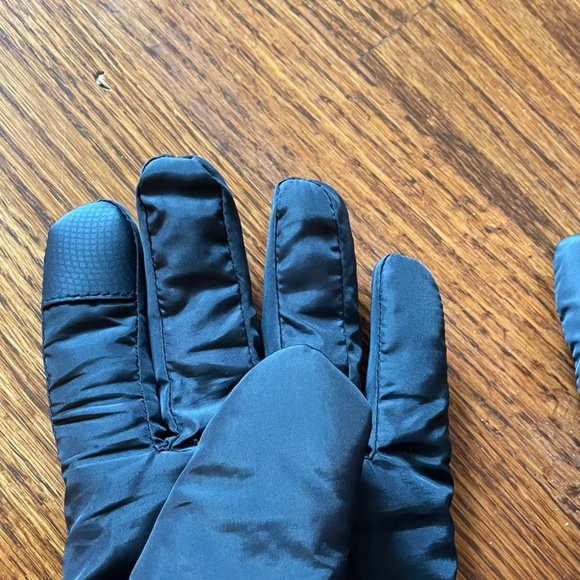 Like-New Women’s Black Eddie Bauer Touch Screen Gloves - Size Small - Picture 4 of 6